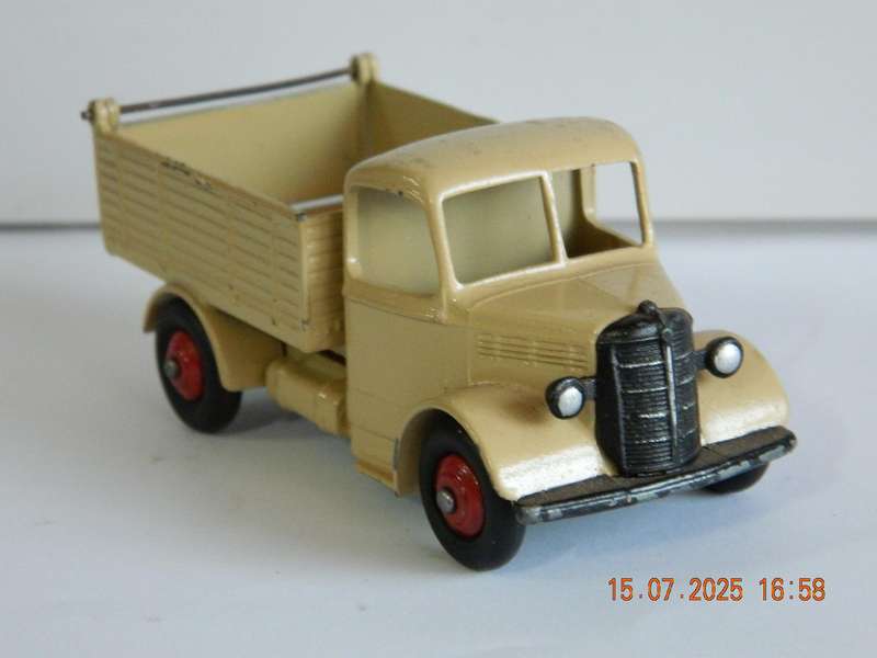 DINKY TOYS  -  25m  -  BEDFORD END TIPPER