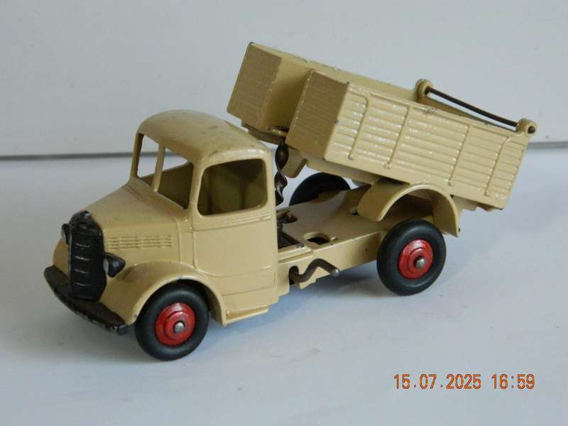DINKY TOYS  -  25m  -  BEDFORD END TIPPER