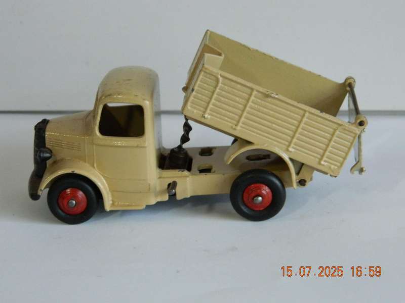 DINKY TOYS  -  25m  -  BEDFORD END TIPPER