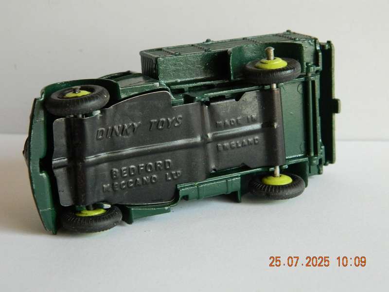 DINKY TOYS  -  25m  -  BEDFORD END TIPPER
