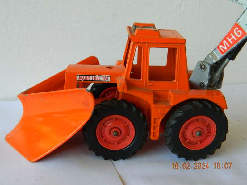 MATCHBOX  SUPER KINGS -   K-5  -   MUIR-HILL TRACTOR