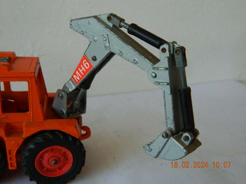 MATCHBOX  SUPER KINGS -   K-5  -   MUIR-HILL TRACTOR