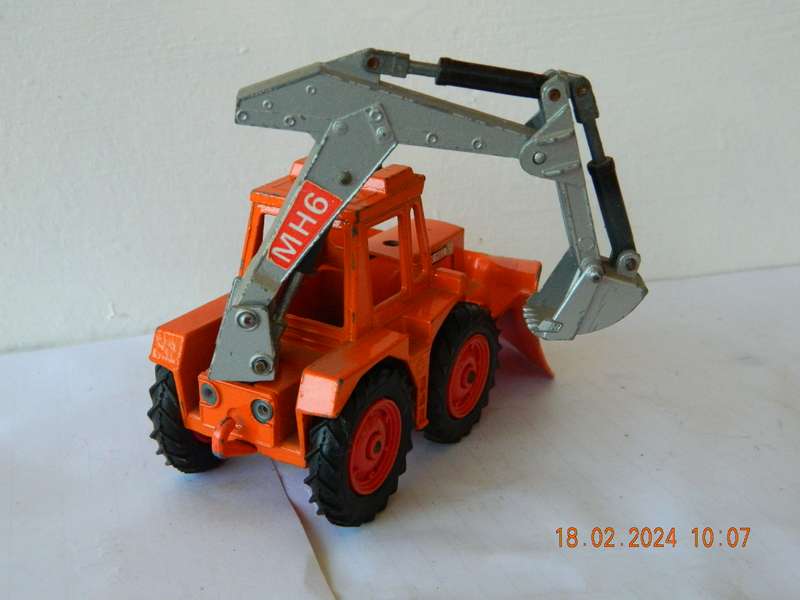 MATCHBOX  SUPER KINGS -   K-5  -   MUIR-HILL TRACTOR