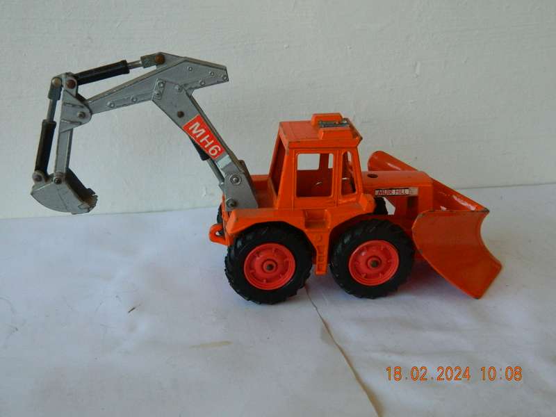 MATCHBOX  SUPER KINGS -   K-5  -   MUIR-HILL TRACTOR