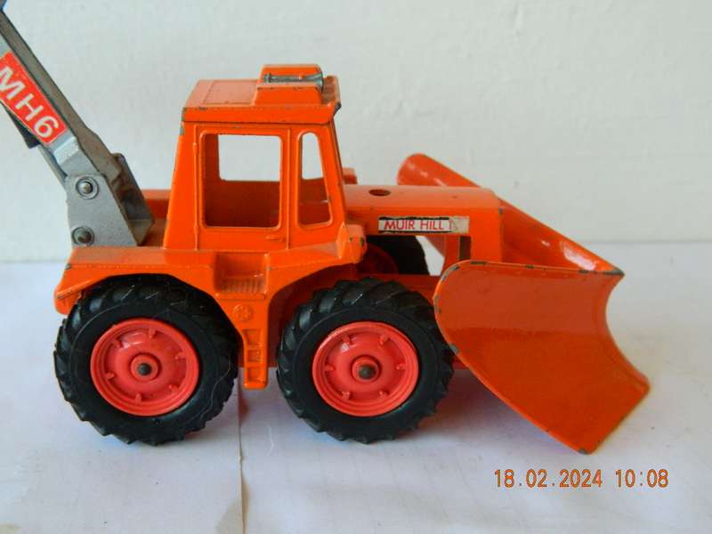 MATCHBOX  SUPER KINGS -   K-5  -   MUIR-HILL TRACTOR