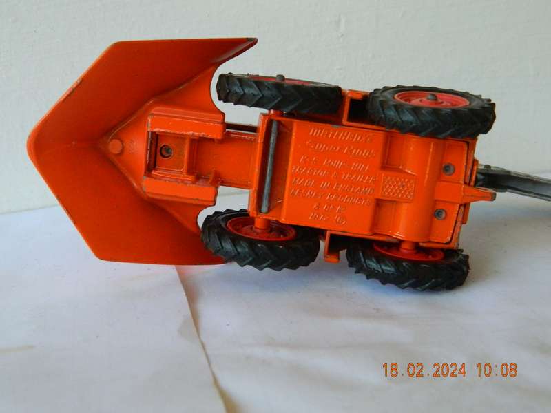 MATCHBOX  SUPER KINGS -   K-5  -   MUIR-HILL TRACTOR