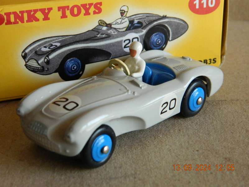 DEAGOSTINI - DINKY TOYS  -  110  -   ASTON MARTIN DB 3S
