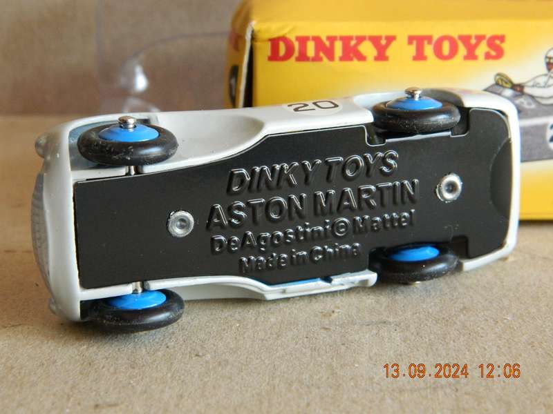 DEAGOSTINI - DINKY TOYS  -  110  -   ASTON MARTIN DB 3S