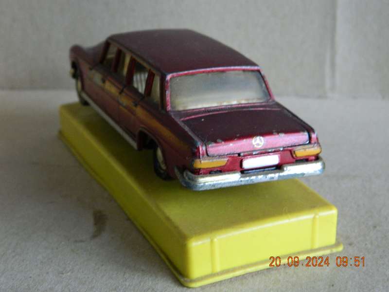 DINKY TOYS  -  128  -  MERCEDES-BENZ  600