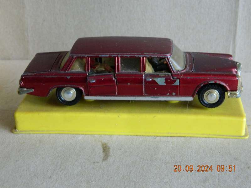 DINKY TOYS  -  128  -  MERCEDES-BENZ  600