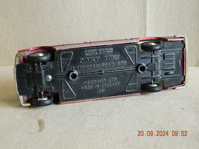 DINKY TOYS  -  128  -  MERCEDES-BENZ  600