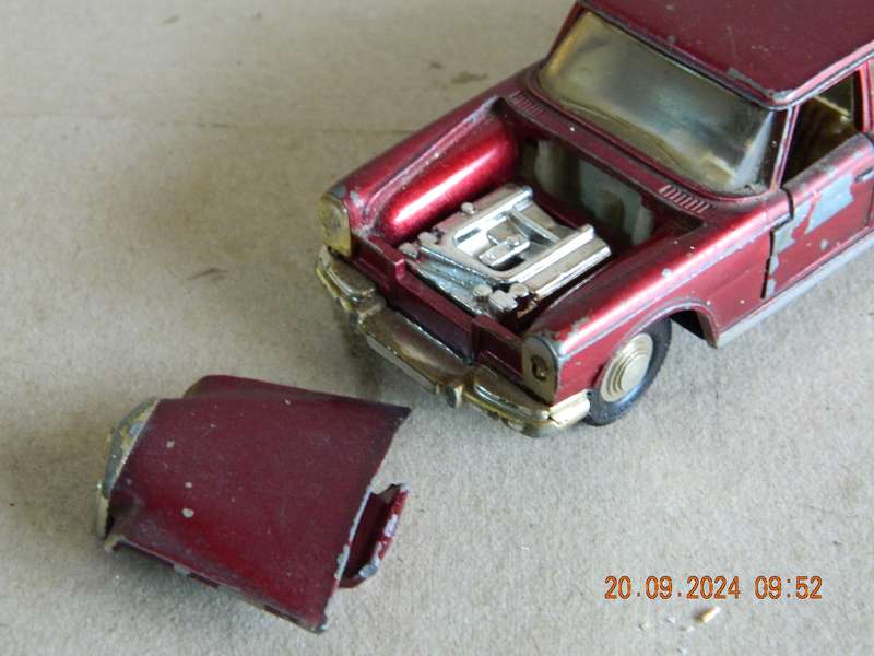 DINKY TOYS  -  128  -  MERCEDES-BENZ  600
