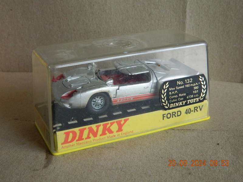 DINKY TOYS  -  132  -  FORD 40-RV