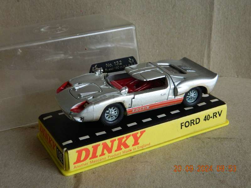 DINKY TOYS  -  132  -  FORD 40-RV