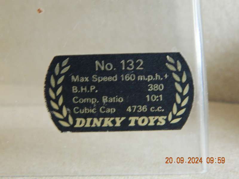 DINKY TOYS  -  132  -  FORD 40-RV