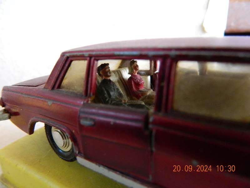 DINKY TOYS  -  128  -  MERCEDES-BENZ  600