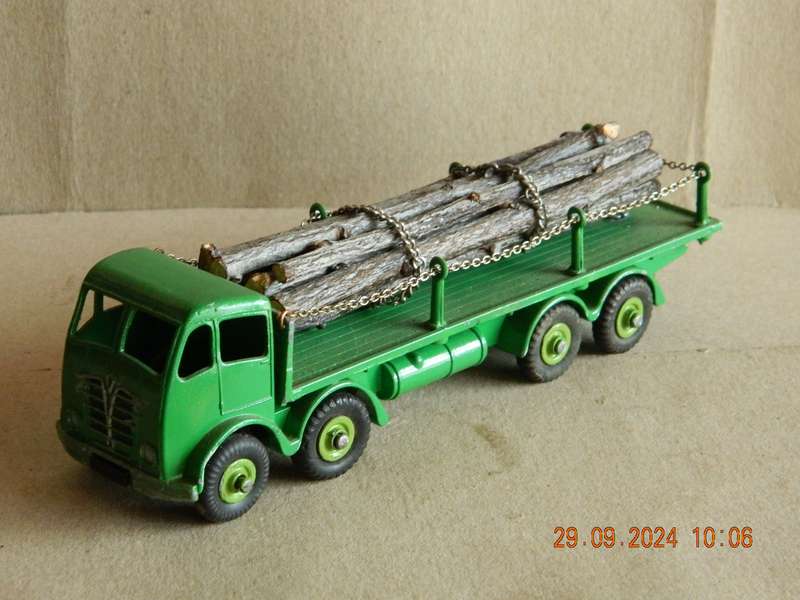 DINKY SUPERTOYS  -  905  -  FODEN FLAT BED TRUCK WITH CHAINS AND LOAD
