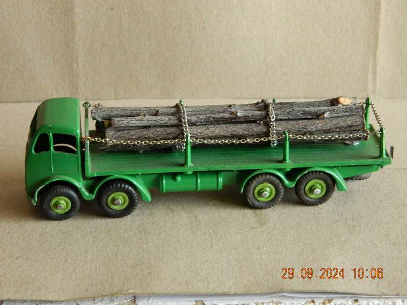 DINKY SUPERTOYS  -  905  -  FODEN FLAT BED TRUCK WITH CHAINS AND LOAD