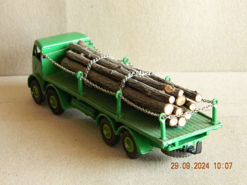 DINKY SUPERTOYS  -  905  -  FODEN FLAT BED TRUCK WITH CHAINS AND LOAD