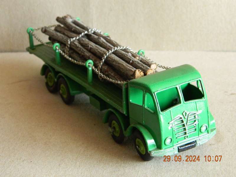 DINKY SUPERTOYS  -  905  -  FODEN FLAT BED TRUCK WITH CHAINS AND LOAD