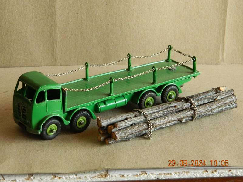 DINKY SUPERTOYS  -  905  -  FODEN FLAT BED TRUCK WITH CHAINS AND LOAD