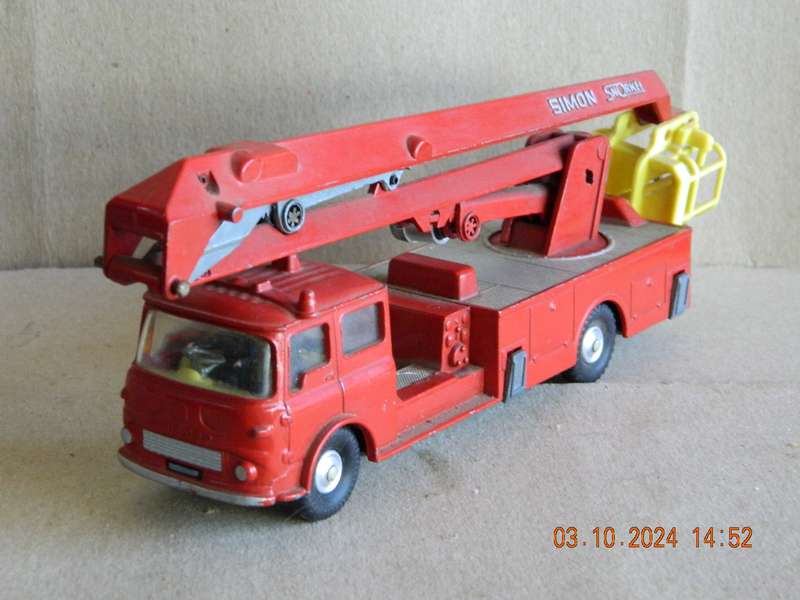 CORGI TOYS  -  1127  -  BEDFORD FIRE ENGINE 'SIMON SNORKEL'