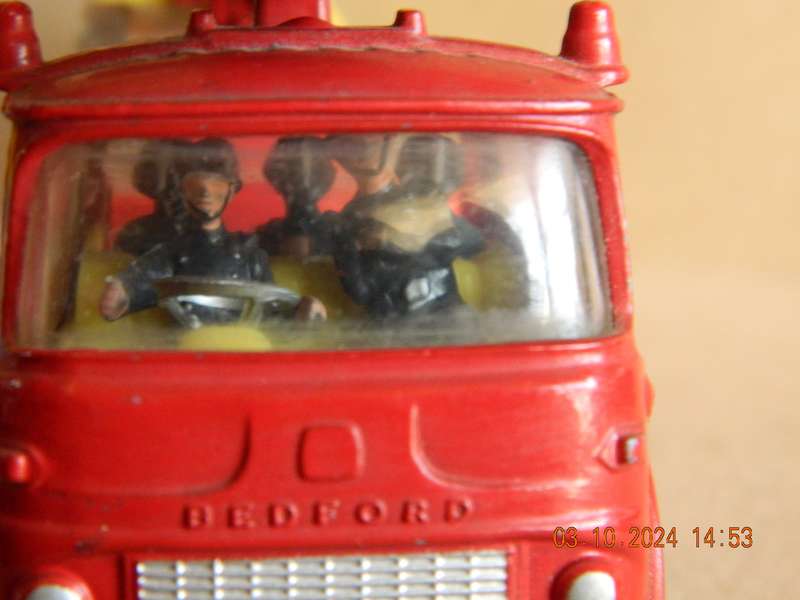 CORGI TOYS  -  1127  -  BEDFORD FIRE ENGINE 'SIMON SNORKEL'