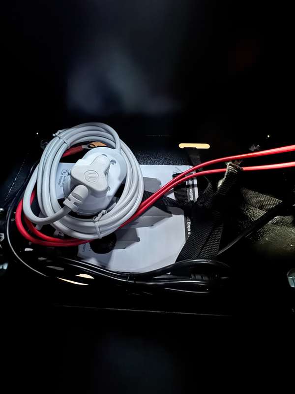 Ellies 1440W 2400VA Inverter Uninterruptible Power Supply (UPS) 24v DC or 230v AC with trolley