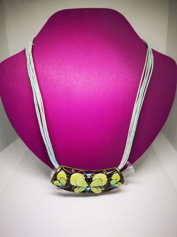 Fassion Butterfly Pendant and string Necklace