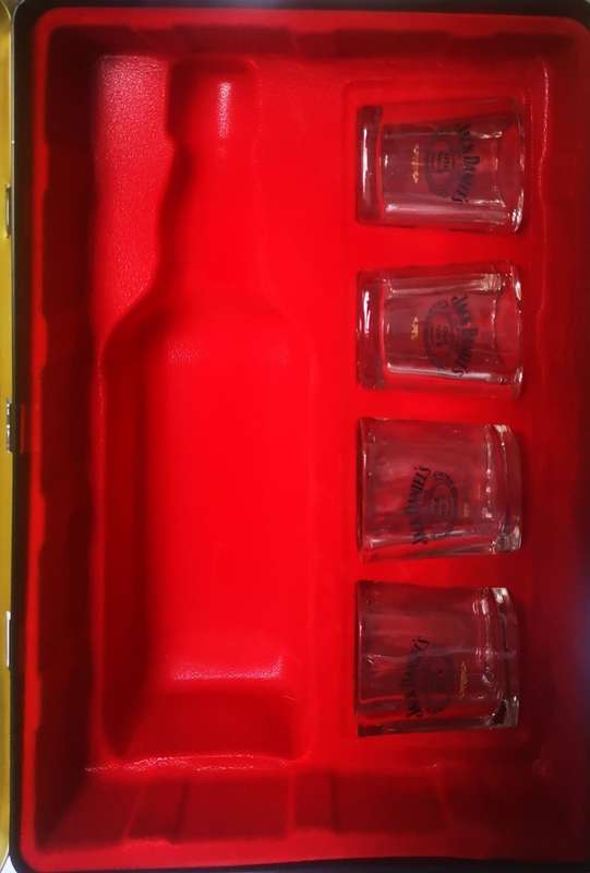 Jack Daniels Tin with 4x No.2 Glasses