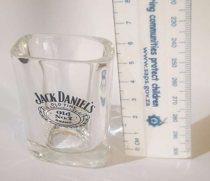 Jack Daniels Tin with 4x No.2 Glasses