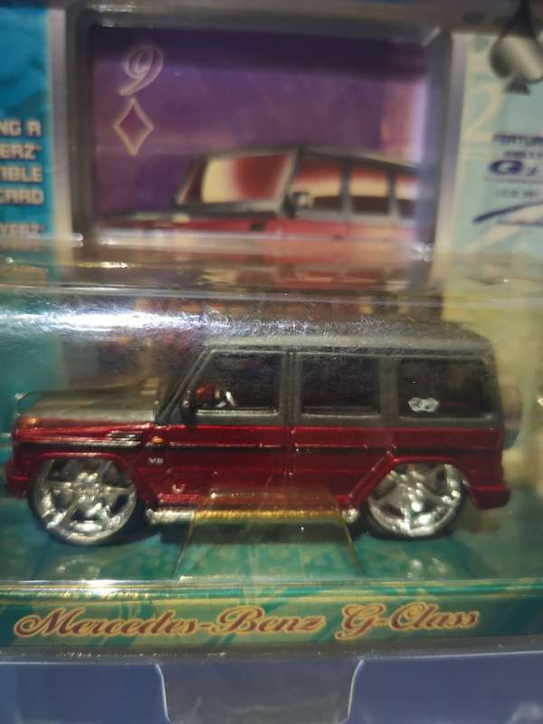 Maisto Playerz - Mercedes-Benz G-Class Red - Luxury Diecast Collection!