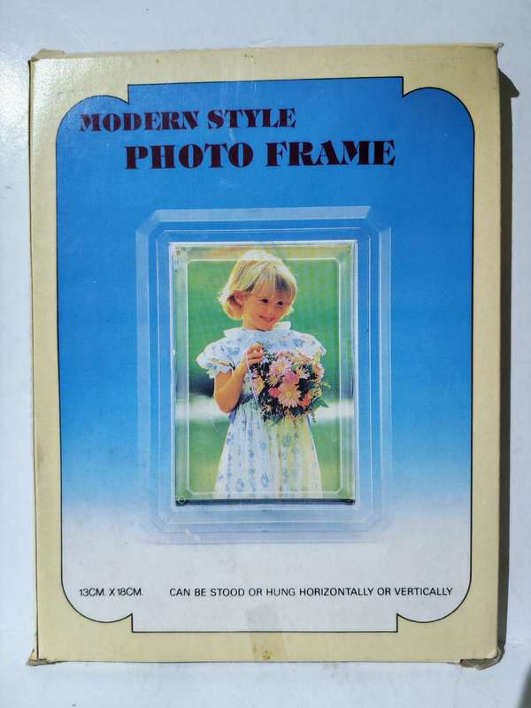Modern Style Photo Frame - Clear