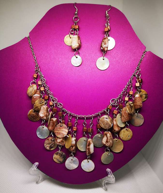 Necklace and Earrings in Earth Colours [New]