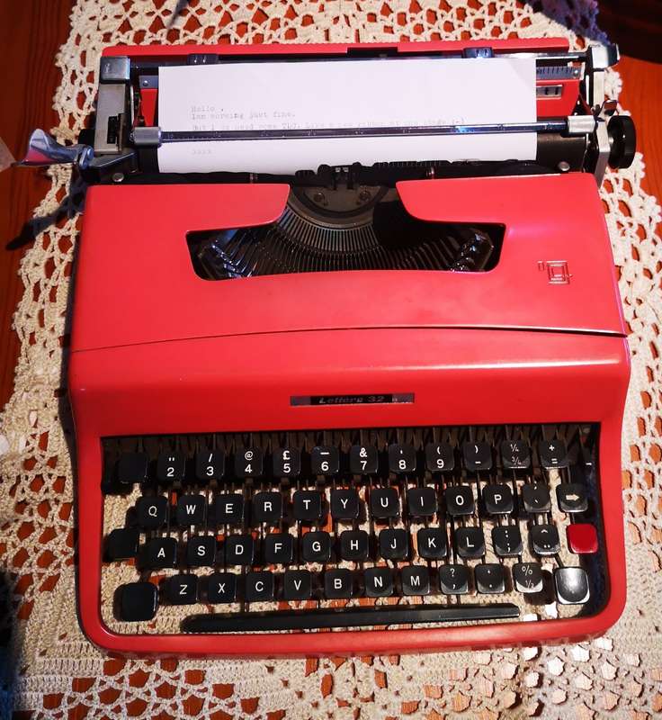 Olivetti Ivrea Lettera 32 - Vintage Typewriter
