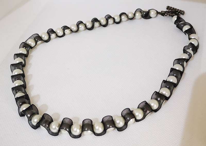 Pearl and Black Ribbon Necklace [New]