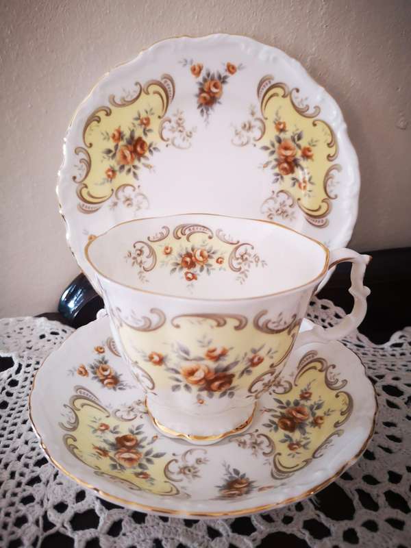 Royal Albert September Song Trio