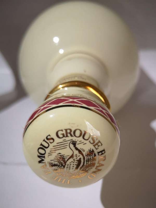 The Famous Grouse Highland Decanter genuine Wade porcelain gilded in 24 Carat Gold