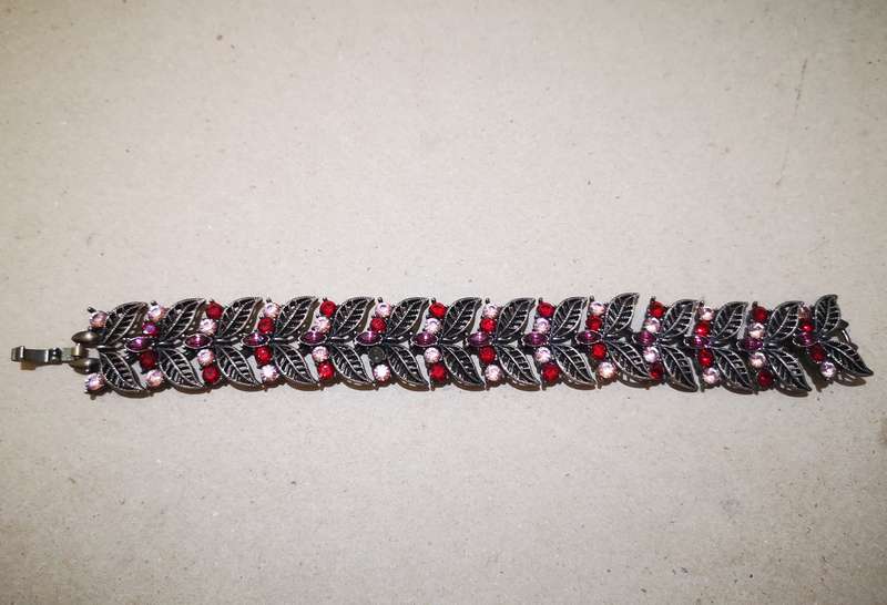 Vintage Metal Bracelet in pink and red tones