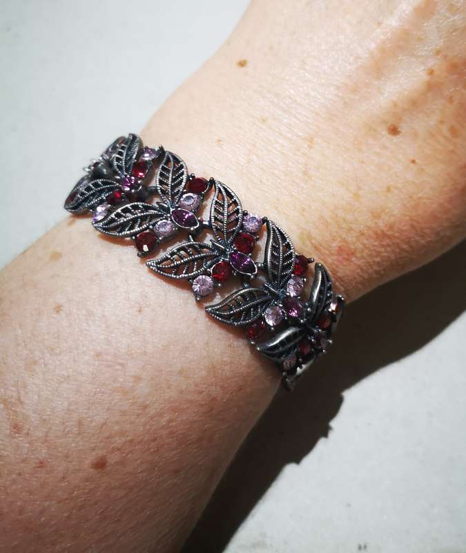 Vintage Metal Bracelet in pink and red tones