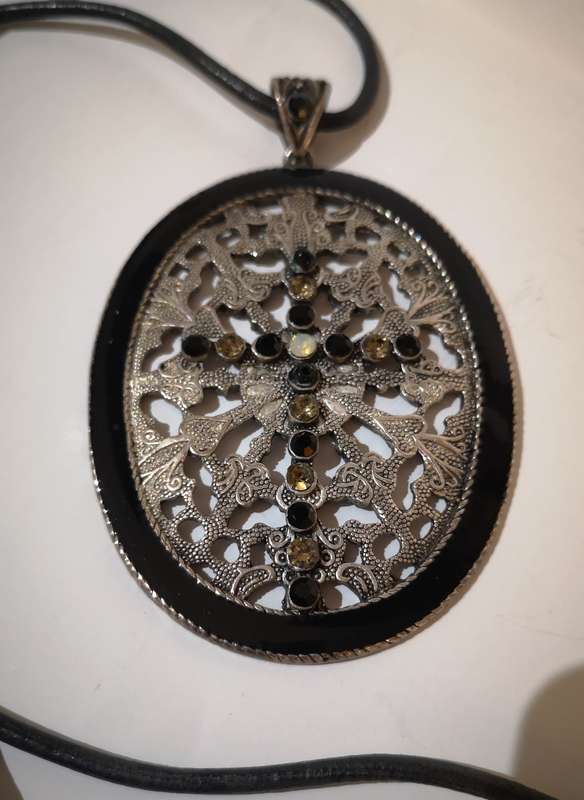 Vintage Metal Neclace with Cross