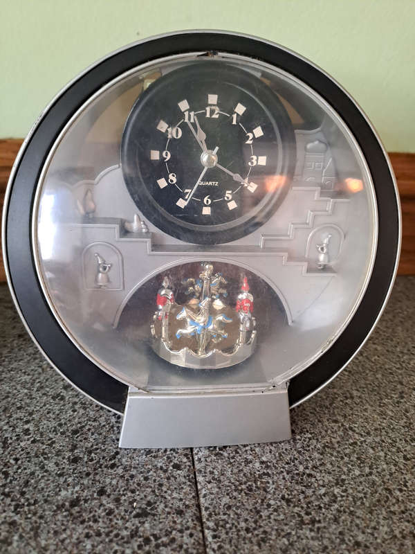 Quartz merry go round clock