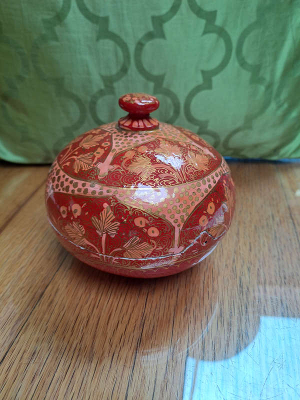 Kashmiri hand painted paper mache lidded trinket box stunning Indian