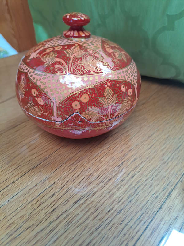 Kashmiri hand painted paper mache lidded trinket box stunning Indian