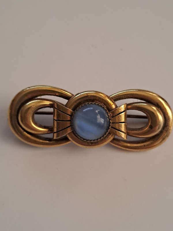 Stunning Foreign Rolled gold brooch lovely condition