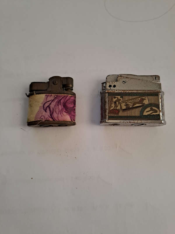 Pair of small vintage lighters for spares or repairs