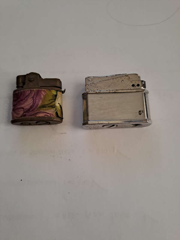 Pair of small vintage lighters for spares or repairs
