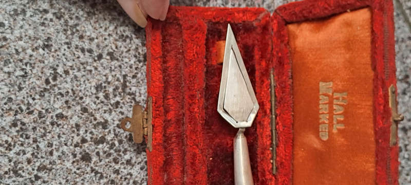 Rare James Fenton and co 1889-1934 Birmingham silver trowel book mark in original case
