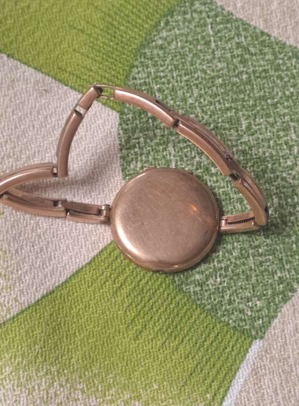 Philadelphia watch co gold plated watch housing and original stretch strap very nice condition