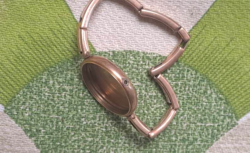 Philadelphia watch co gold plated watch housing and original stretch strap very nice condition